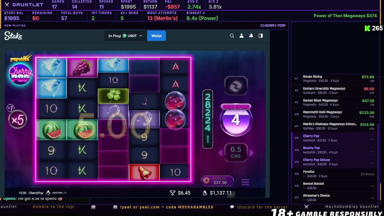 Tarjeta de slot con arte oscuro y detalles dorados.